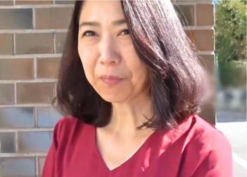 五十路の美魔女が色香ムンムン激エロで！逞しい肉棒でオマ○コはお汁ダラダラ！即SEX！