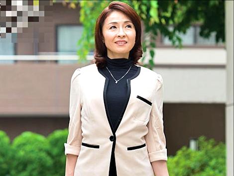 五十路熟女生保レディの枕契約テクニック！チンポを勃たせる営業で売上トップクラス