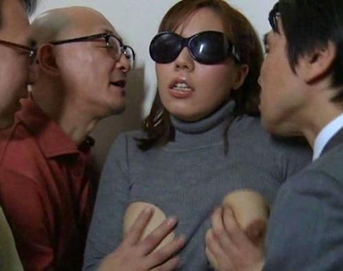 【人妻】夫の知らない妻の姿…知らない男に身体を蹂躙され肉棒を押し付けられ股をぐしょぐしょに濡らす