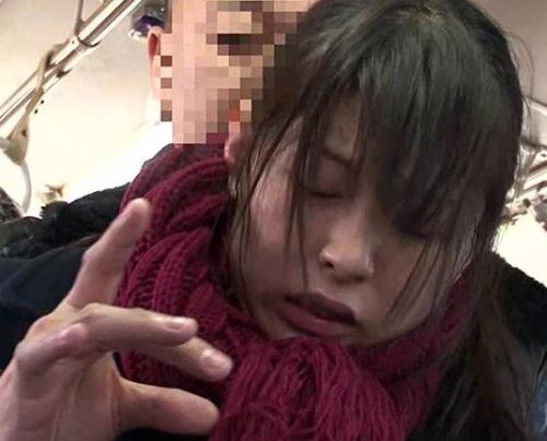 【痴漢】制服美少女を通学バスでレイプ！無理やり愛撫されて流れ出す愛液に興奮しピストンで犯す！