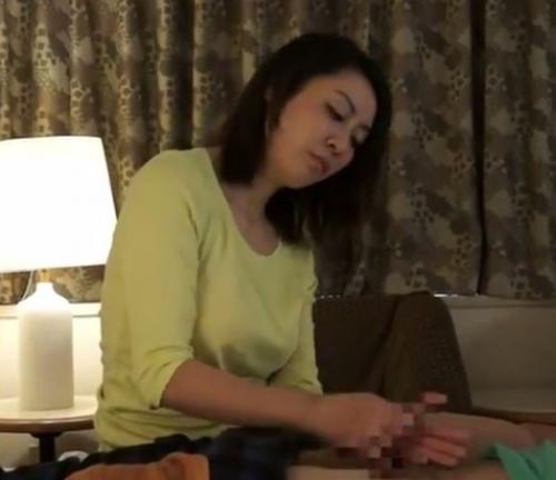 【人妻】爆乳セラピストはこころも身体も癒やします♡フル勃起した肉棒を優しく射精に導く！
