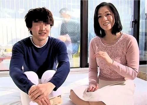 【母子相姦】お腹を痛めて産んだ子どものために母親は息子の童貞卒業を頑張る！