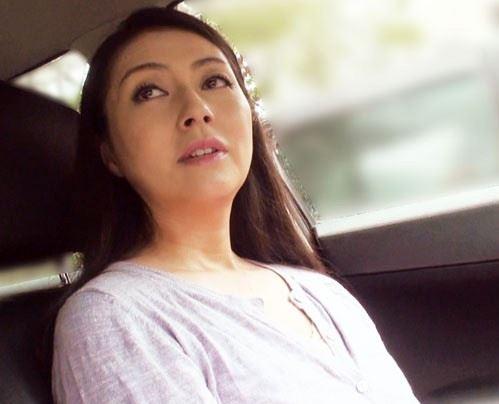 【熟女】下着モデルに応募してきた豊満人妻熟女！ホテルの撮影で特大のデカマラをねじ込まれて不倫！