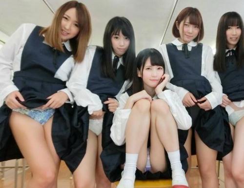 【ビッチ×ハーレル】制服痴女が淫語責めでM男が悦ぶ！なかなかイカせてくれないもどかしさに暴発寸前！