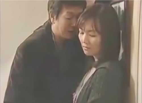 【レイプ】ドスケベ淫乱熟女人妻が出所したての元夫に脅されて無理やり犯される