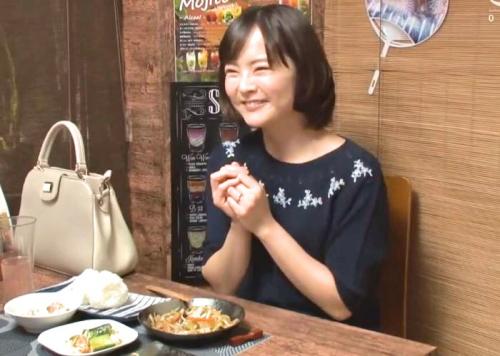 【人妻、ナンパ】ヤリ部屋に連れ込んだ相席居酒屋で仲良くなった主婦。股間を触らすとすぐその気になりヤレたちっぱいな奥様。