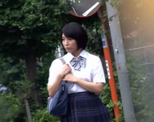 【痴漢】黒髪の制服美少女を寸止め愛撫を繰り返したら我慢の限界でチンポ欲しがりなメス犬になったｗ