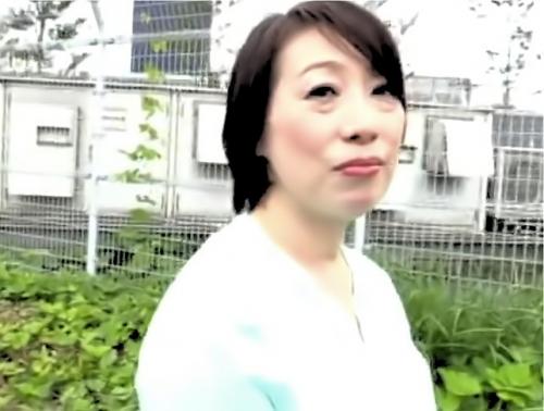 【五十路人妻】「おばさんとエッチなことしてください…」ドスケベ完熟ボディの熟女と不倫セックス、性欲旺盛で止まらない！