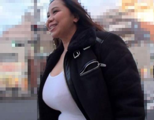 【外国人】爆乳Mカップおばさんの熟れた身体を独り占め！おっぱいを揺らしながらピストンの快楽に浸る！