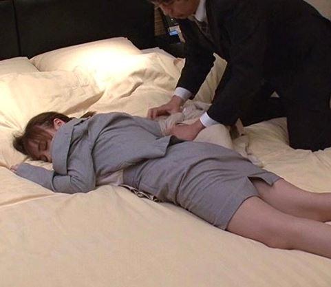 【吉川あいみ】酔いどれた爆乳人妻の無防備なパンチラにチンポは限界突破！一緒に気持ちよくなりたいの♡