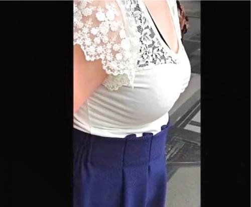 【盗撮】駅にいた巨乳スレンダーお姉さんの尻とワレメを愛撫する変態！生々しい痴漢をスマホ撮影！