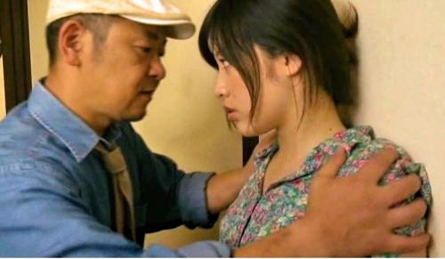 【ヘンリー塚本】春原未来。色白で巨乳の嫁の身体に欲情した義理の父。義父のテクにメロメロな妻。昭和の不貞行為の現場。