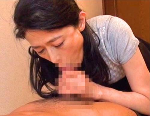 【熟女】スレンダーな美魔女兄嫁がオナニー…そのまま乗り込んできて不倫ビッチ！