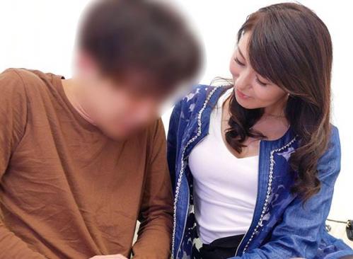 【OL】妖艶すぎる生保レディの枕営業契約テクニック！淫らなボディタッチで男のチンポは勃起フル充填！
