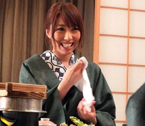 【美雪ありす】人妻と夫の上司…段々と惹かれ合う2人が温泉旅行で初めての夜を過ごす！熱くならないはずがない♡