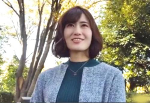 【人妻、AV出演】スレンダー美巨乳！AVに出なさそうな清楚で恥じらう奥様とイチャラブセックス！