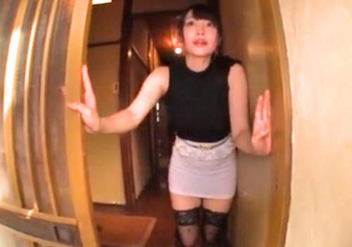 【中出し、人妻】巨乳でデカ尻の豊満な色っぽい美人妻の自宅に訪問し不倫セックス！しかも、膣内に精子を流し込む暴挙！