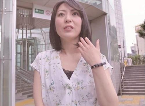 【NTR】清楚系スレンダー三十路人妻熟女がAV体験で何本もの男根を咥え輪姦される！