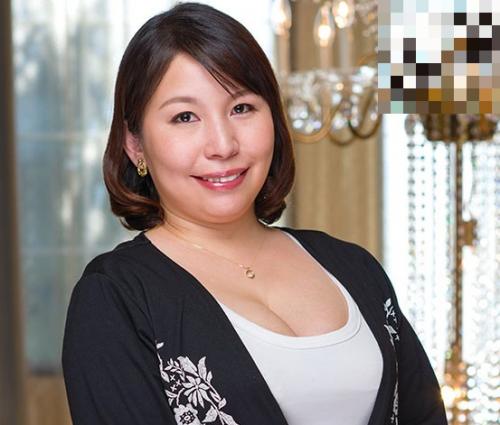 【初撮り】爆乳Gcup五十路人妻熟女がドスケベAV出演！贅肉が揺れる腰振りでチンポの感触を堪能する！