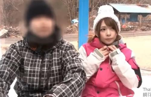 【若妻、ナンパ】新婚夫婦なのに中出しされちゃう巨乳妻！外では旦那さんが待ってるのに・・・痙攣するほど感じちゃってる。