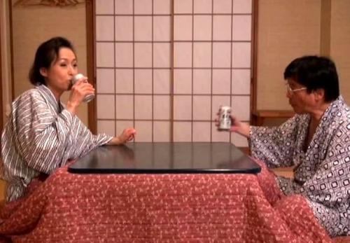 【熟年交尾】仕事一筋で生きてきた男とそれを支えた人妻熟女が温泉旅行で性交！フルムーンセックスで大満足！