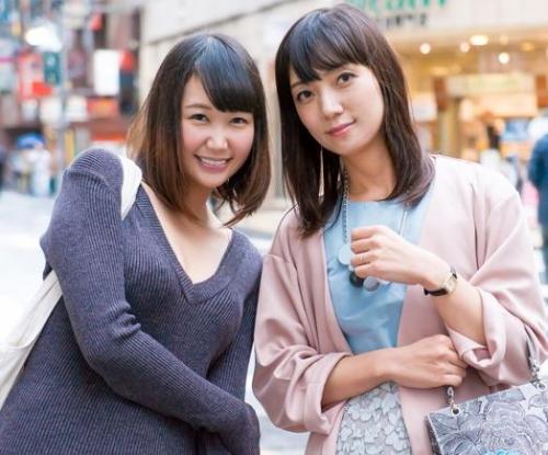 【親子ナンパ】娘の眼前でセックスにイキ狂う人妻熟女母！それを見た娘も発情して股をモジモジさせる…