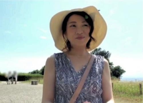 【初撮り】子持ちの四十路人妻熟女がAV出演で女を取り戻す！長男の結婚を仄めかした発言に焦りを感じ…
