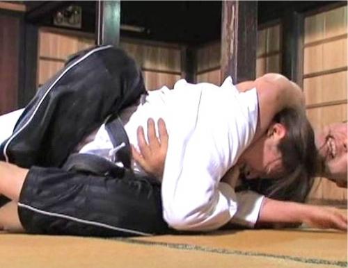【熟女レイプ】強い女を力ずくで負かしてそのまま無理やりオチンポをねじ込む！