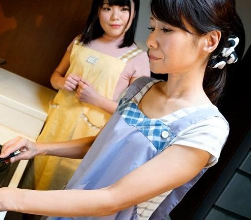 【近親相姦】嫁の母のスレンダーな身体に欲情を抑えられない娘婿！彼女もまたイキるチンポに股の疼きを我慢できなかった。