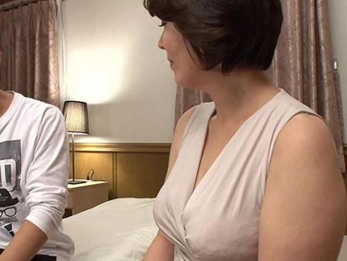 【母の友人】密かに憧れてたママ友と二人っきりの息子が理性崩壊暴走チンポハメ不倫！