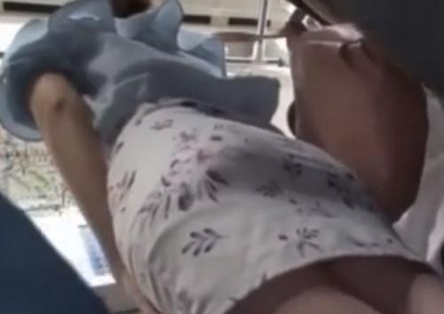 【レイプ】満員電車プリッケツのタイトスカート姉ちゃんを何度もイカせる！乳首コリコリ潮吹き絶頂ｗ