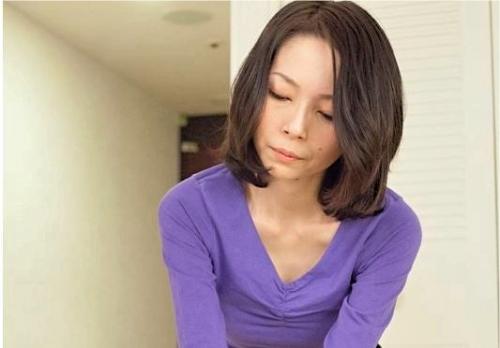 【センズリ鑑賞】セックスレスな出張マッサージのおばさんに勃起チンポを見せつけて交尾ナンパ！