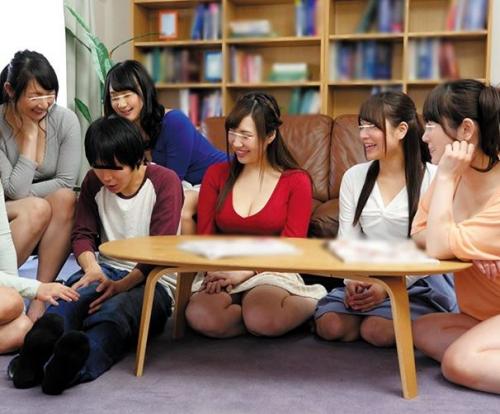 欲求不満すぎる巨乳痴女たちの巣窟に迷い込んでしまった童貞！筆おろしを早々に卒業しザーメンタンクは空に…