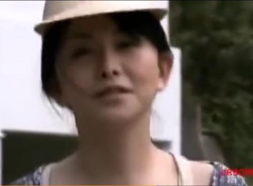 【ヘンリー塚本】浅井舞香。四十路熟女がウォーキングの途中に不倫相手のところへ行き淫らに寝取られる！やっぱり旦那のより・・