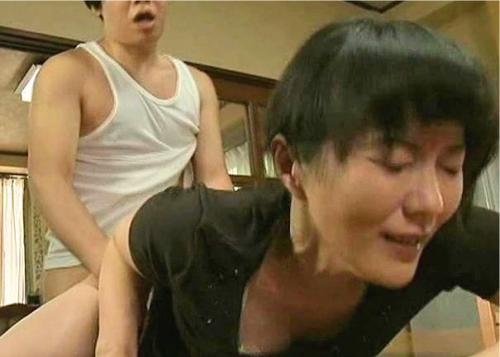 【ヘンリー塚本】母になっても心は女…完熟ボディに疼いた息子のマラが爆発！
