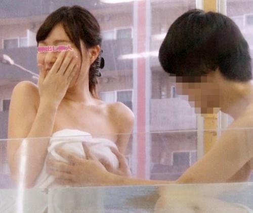 【MMモニタリング】混浴体験しちゃった友達同士の男女！柔肌おっぱいとくびれボディに性欲暴発！