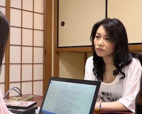 【熟女レズ】妖艶な色気を漂わせたメスたちが禁断の百合重ね！旅先で会い意気投合した二人の濃厚接吻！