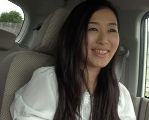 【ナンパ】激カワな美人奥様と二人で温泉旅行！露天風呂で塾女体を舐め回しオマ○コにチンポ挿入！