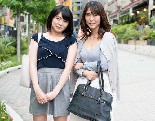 ナンパした熟女母と娘が淫乱すぎた！最初は戸惑うがノリノリセックスで親子丼いただきま～す♡