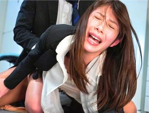 欲求不満なOL人妻…物足りない夫に代わって同僚がバックから突く！激しさのあまり絶叫イキしてしまう。