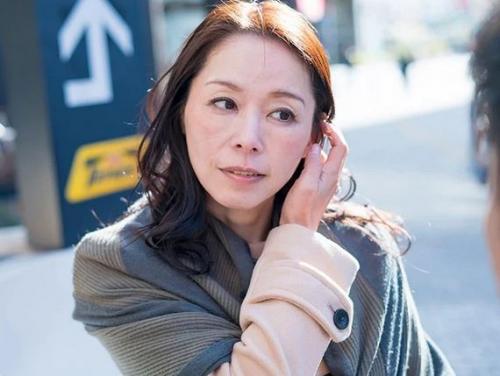【人妻ナンパ】色気たっぷりの美魔女をゲッｗ！長年のご無沙汰おま○こに鬼ピスして何度も絶頂させる！