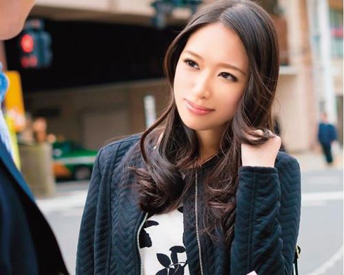 【人妻ナンパ】セレブな美人妻に中出し！アンケートなんてホントは嘘なんです。車内でズッポリ寝取られちゃう奥様。