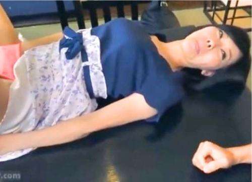 【四十路】人妻熟女が旦那に内緒で浮気セックス！これから起こる他人棒との接触にワクワクを隠しきれない…
