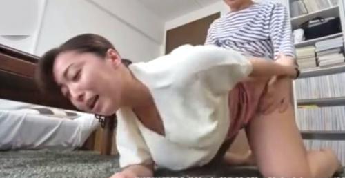 【家事代行サービス、レイプ】めっちゃ巨尻の人妻を後ろから無理やり服を脱がせて犯す！