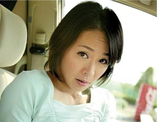 一見清楚系四十路人妻と子持ち男が不倫温泉旅行…夫を騙して旅先で不倫三昧！淫らな姿を晒す