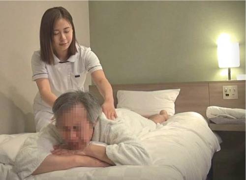【出張マッサージ】ボクのオチンポに溜まった膿を吸い取ってよ？熟女妻をNTRハメまくり！