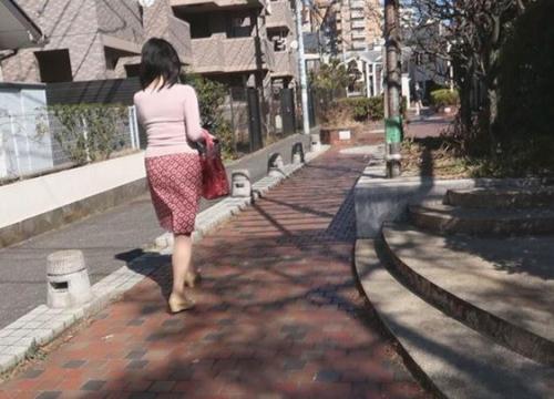 【熟女レイプ】街中のエロすぎる人妻熟女をさらい見知らぬ部屋に監禁！拘束し無慈悲に犯されまくる！