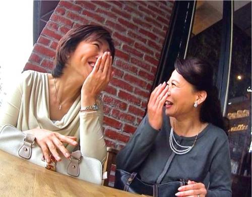 【人妻ナンパ】ママさんバレーの五十路おばさんをナンパでスワッピングSEX成功！ノリノリでオチンポに興ずる