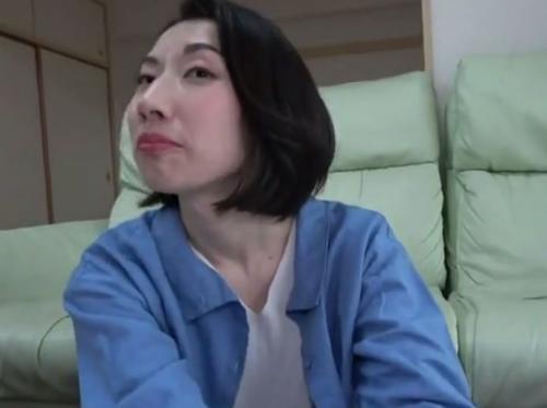 【人妻ナンパ】清楚な四十路美魔女が他人棒と不倫ハメｗ若く猛った肉棒の前では一心不乱に腰を振る！