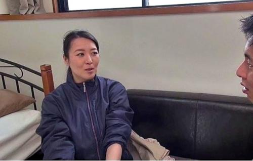 【熟女、田舎】恥ずかしがりな農家の四十路の巨乳熟女をヤル！ぎこちないフェラにさらに興奮してしまう！
